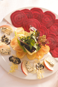 Rezepte von Otto Kawalar - Carpaccio von Roter Bete mit Kartoffelchips