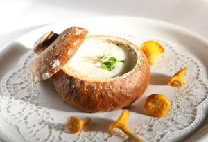 Rezepte von Otto Kawalar - Bio - Knoblauchrahmsuppe mit Brotwürfel