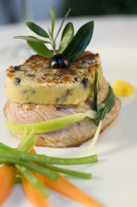 Rezepte von Otto Kawalar - Milchkalbsrücken vom hofeigenen Landgut in der Olivenkruste mit Polenta - Auflauf